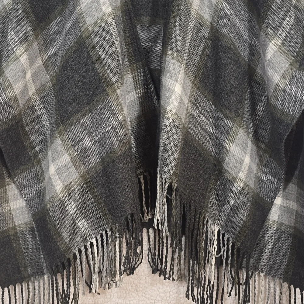 Marcus Adler Plaid Poncho Cozy Shawl Cape Gray Black Fringe Sz. O/S